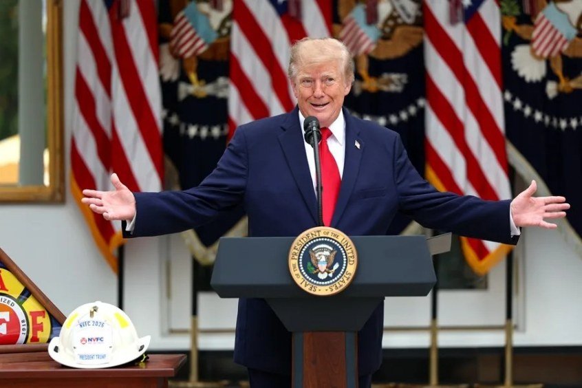 TRUMP ASEGURA QUE MÉXICO PAGÓ “MUCHAS VECES” EL MURO FRONTERIZO CON ARANCELES
