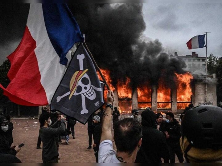 FRANCIA PREPARA TOQUES DE QUEDA TRAS PROTESTAS