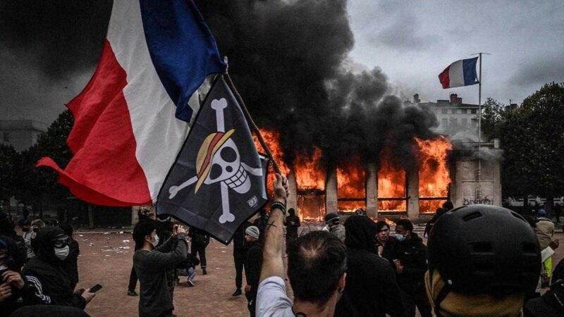FRANCIA PREPARA TOQUES DE QUEDA TRAS PROTESTAS