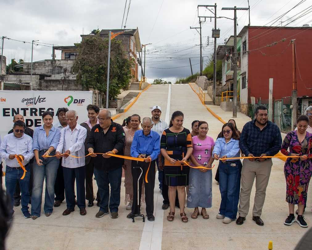 ESTRENAN VIALIDAD EN LA COLONIA HERMOSA PROVINCIA