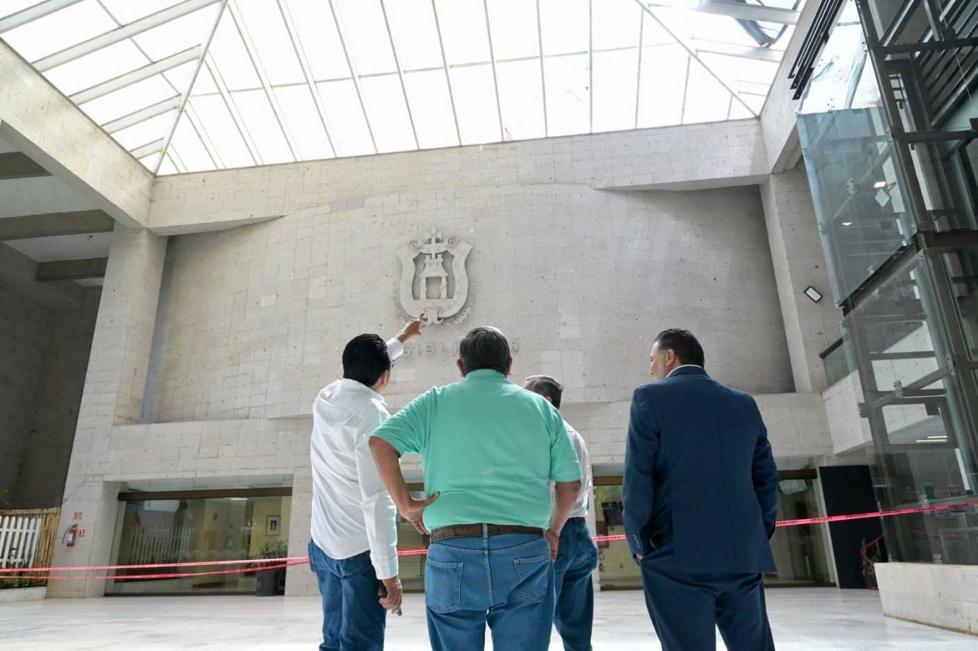 SUPERVISA PRESIDENTE DE LA JUCOPO TRABAJOS DE MANTENIMIENTO AL INMUEBLE DEL CONGRESO