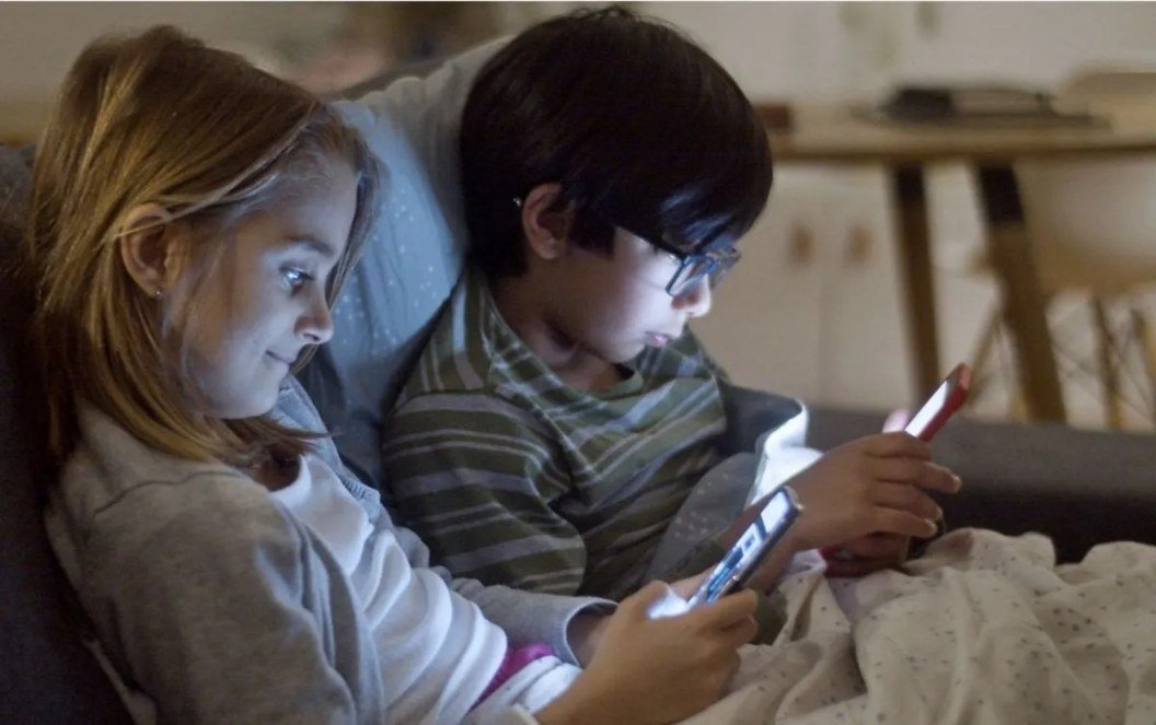 GRECIA PROHÍBE POR LEY EL ACCESO A LAS REDES SOCIALES A LOS MENORES DE 15 AÑOS