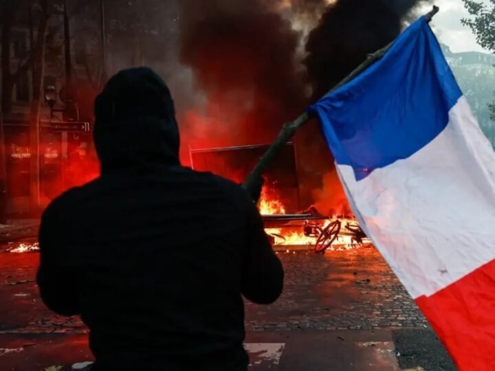 EMBAJADA DE MÉXICO EN FRANCIA ADVIERTE RIESGO DE ROBOS Y SAQUEOS DURANTE PROTESTAS