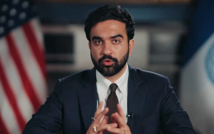 ALCALDE DE NUEVA YORK EXPLICA EN ESPAÑOL A INMIGRANTES CÓMO ACTUAR ANTE AGENTES DE ICE