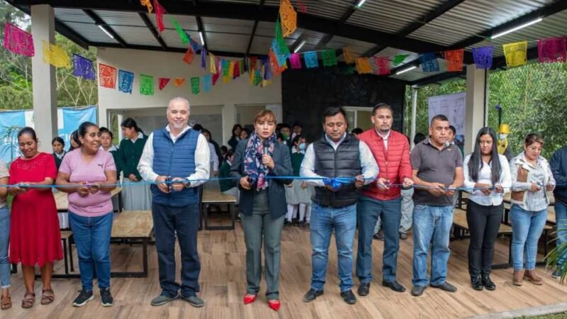 ENTREGAN COMEDOR ESCOLAR EN SECUNDARIA DE IXCAPANTLA