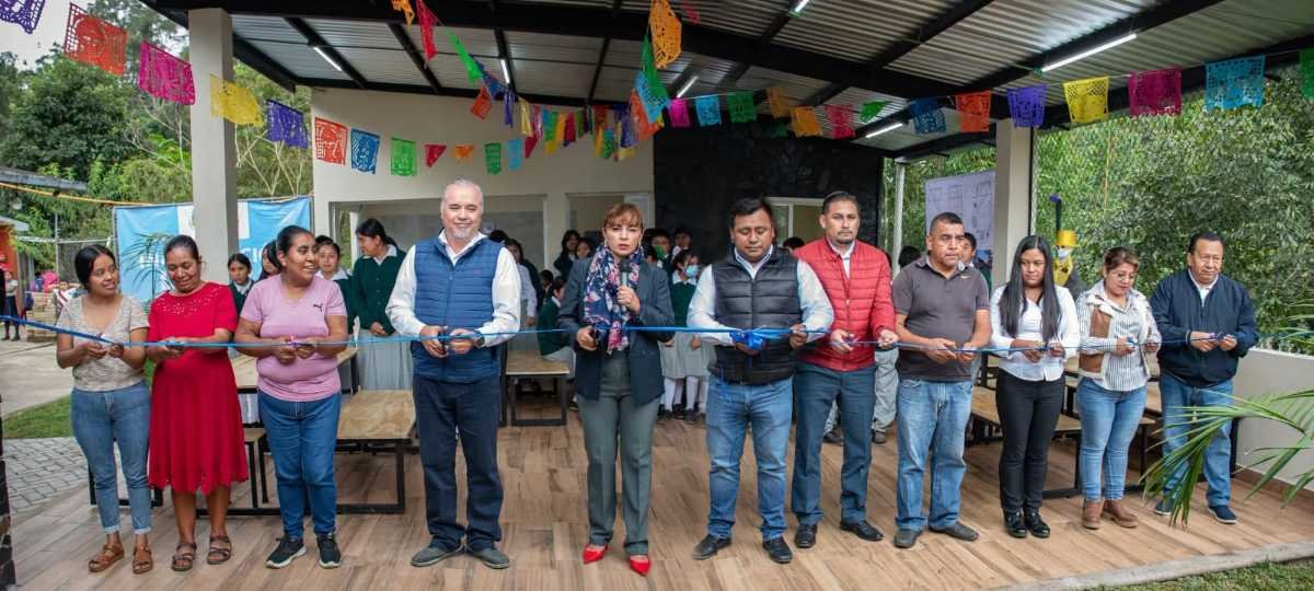 ENTREGAN COMEDOR ESCOLAR EN SECUNDARIA DE IXCAPANTLA