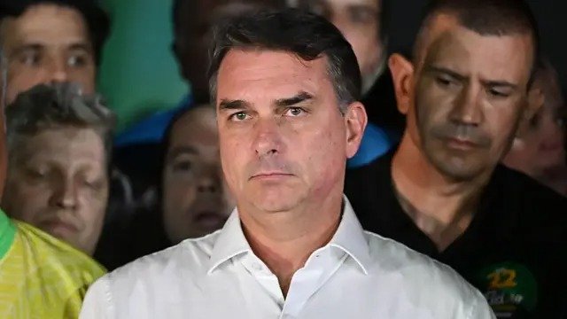 FLÁVIO BOLSONARO HUYÓ A ESTADOS UNIDOS