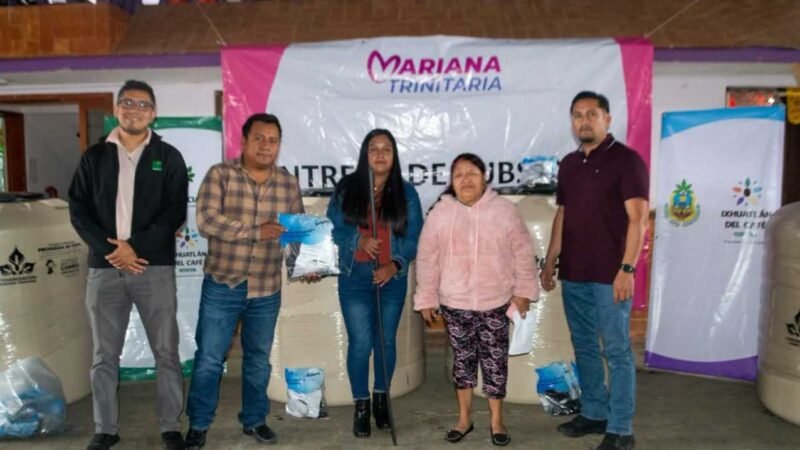 ENTREGAN ALMACENAMIENTOS DE AGUA A FAMILIAS DE IXHUATLÁN DEL CAFÉ
