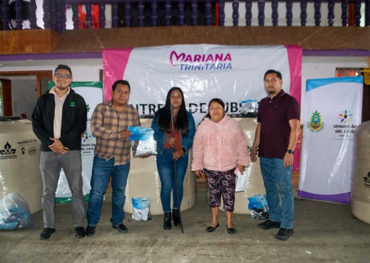ENTREGAN ALMACENAMIENTOS DE AGUA A FAMILIAS DE IXHUATLÁN DEL CAFÉ