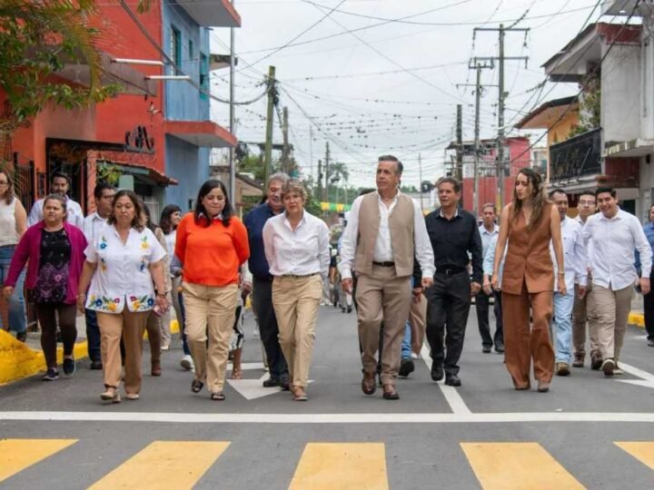 ALCALDE DE CÓRDOBA ENTREGA DOS CALLES EN COLONIA NUEVO SAN FRANCISCO
