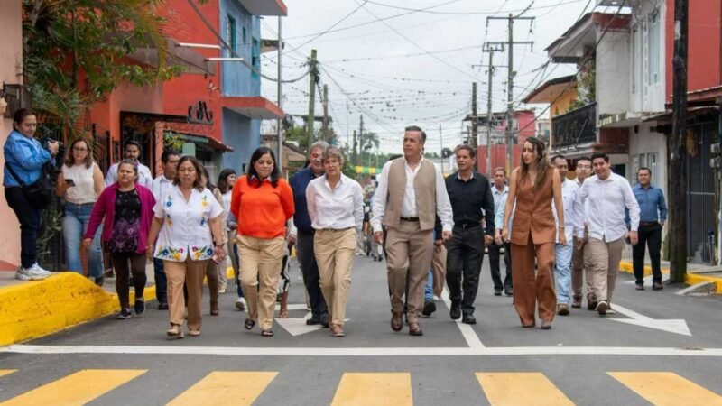 ALCALDE DE CÓRDOBA ENTREGA DOS CALLES EN COLONIA NUEVO SAN FRANCISCO