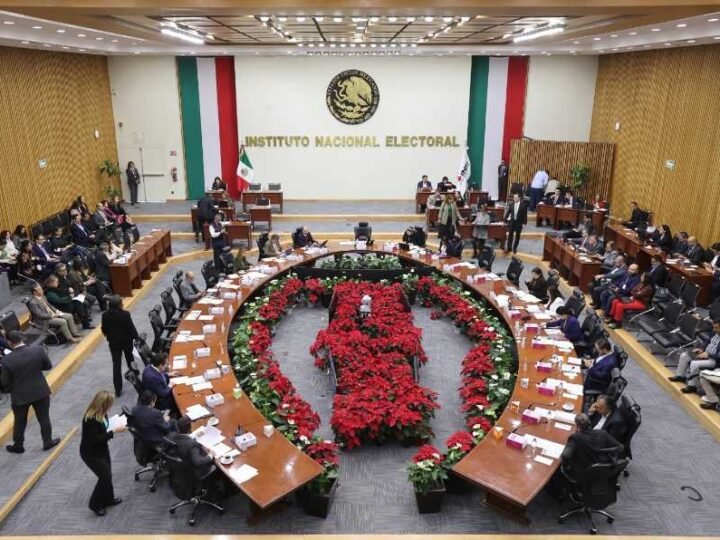 DIPUTADOS PROPONEN RECORTE DE 5 MIL MILLONES DE PESOS AL INE PARA 2027