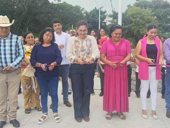 INAUGURA MIRIAM LÓPEZ CID OBRA EN LA FLOR