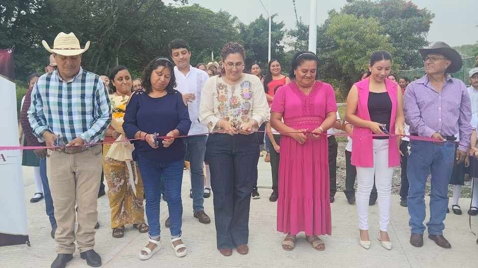 INAUGURA MIRIAM LÓPEZ CID OBRA EN LA FLOR