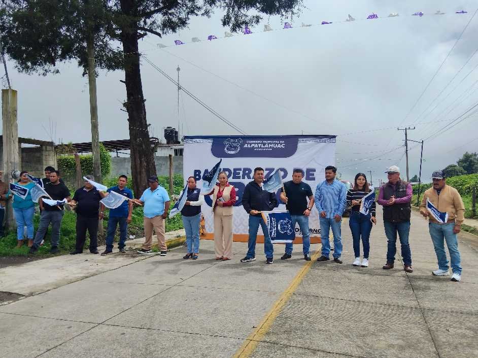 ALCALDE DE ALPATLÁHUAC PONE EN MARCHA REHABILITACIÓN DE RED DE ALUMBRADO PÚBLICO EN TLAMAMATLA