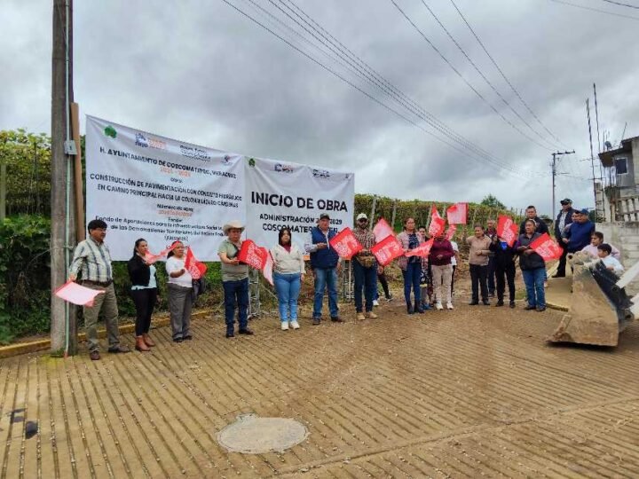 ALCALDE DE COSCOMATEPEC DA BANDERAZO DE OBRA EN EL MIRADOR