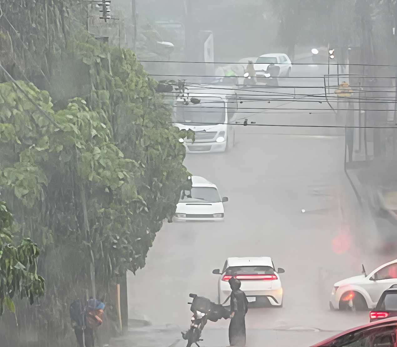 INTENSAS LLUVIAS ELEVAN NIVEL DE RÍOS EN ORIZABA