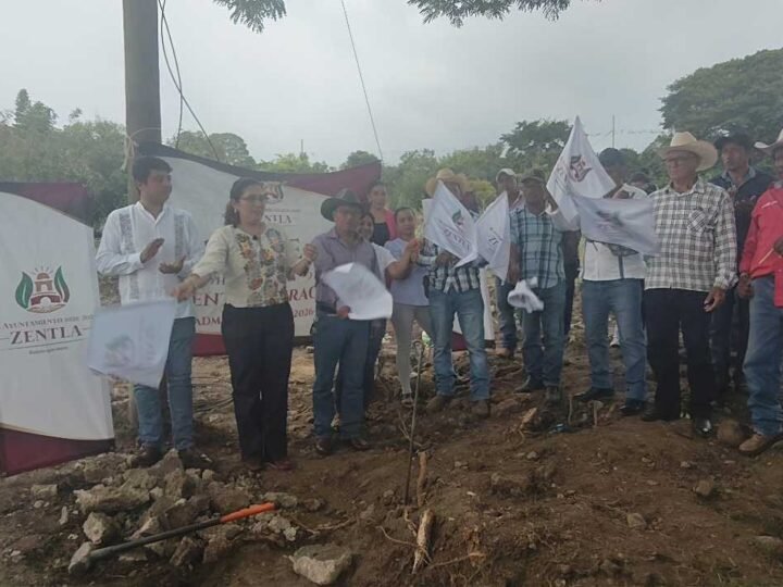 INICIAN CONSTRUCCIÓN DE PARADA DE AUTOBÚS EN RINCÓN MARIANO
