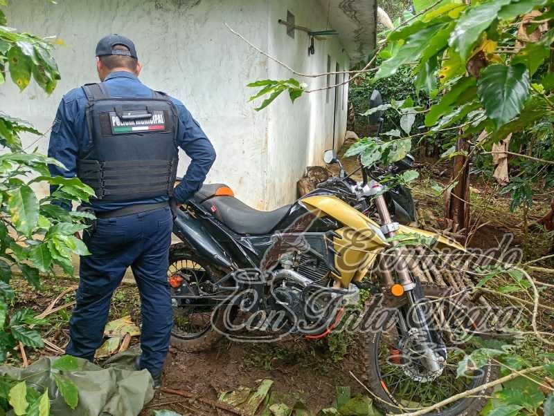 POLICÍA DE IXHUATLÁN RECUPERA MOTOCICLETA CON REPORTE DE ROBO