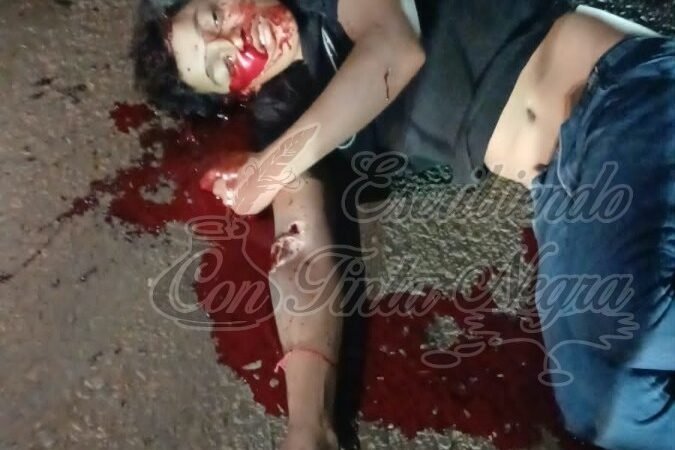 CHOCAN MOTOCICLISTAS EN COMAPA; HAY UN MUERTO