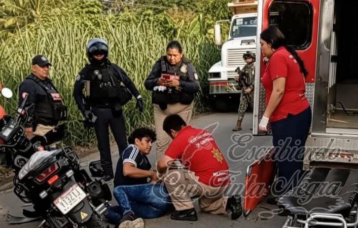 SE ESTRELLA MUJER CONTRA CAMIONETA