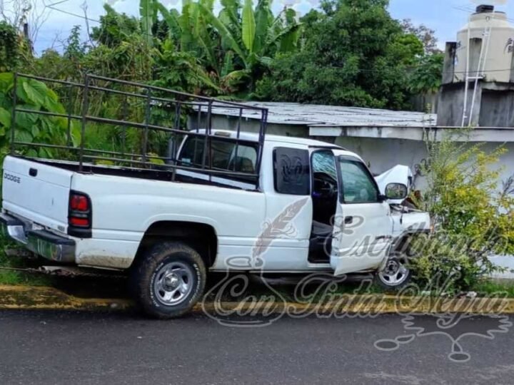 CHOCA CAMIONETA CONTRA VIVIENDA